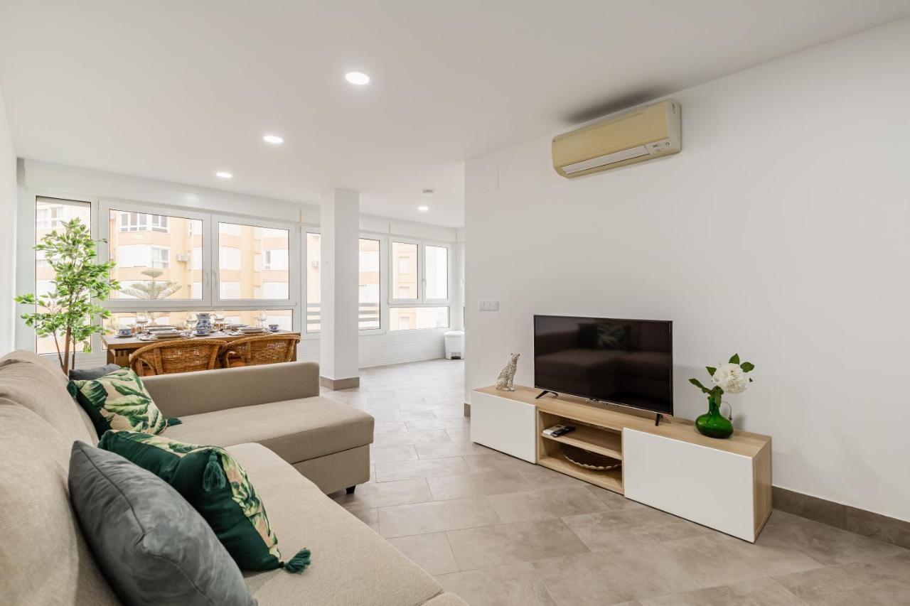 Modern Apartment Steps From The Beach تورّوكس كوستا المظهر الخارجي الصورة