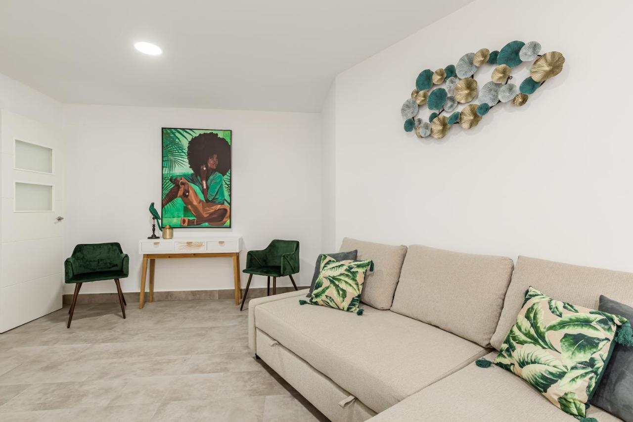 Modern Apartment Steps From The Beach تورّوكس كوستا المظهر الخارجي الصورة