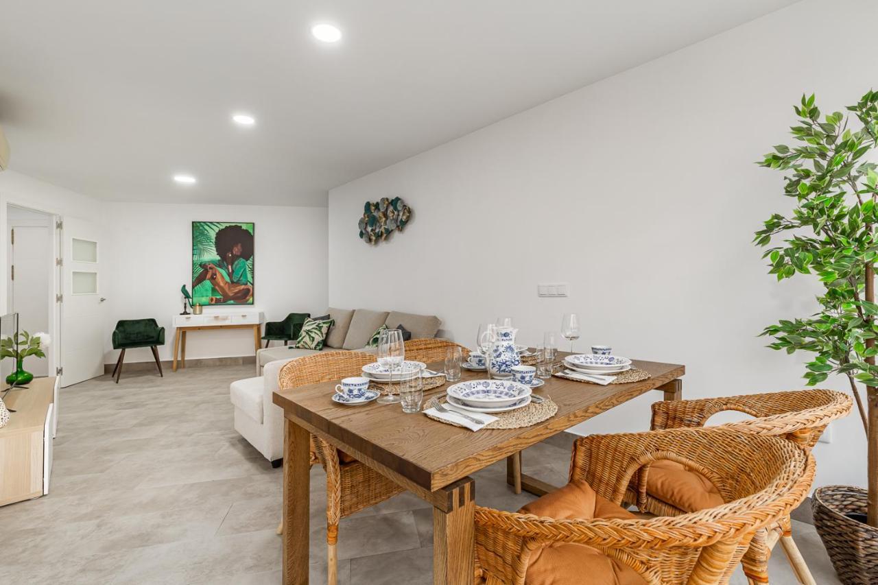 Modern Apartment Steps From The Beach تورّوكس كوستا المظهر الخارجي الصورة