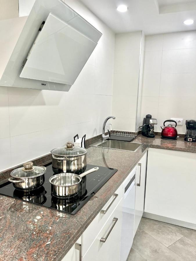 Modern Apartment Steps From The Beach تورّوكس كوستا المظهر الخارجي الصورة