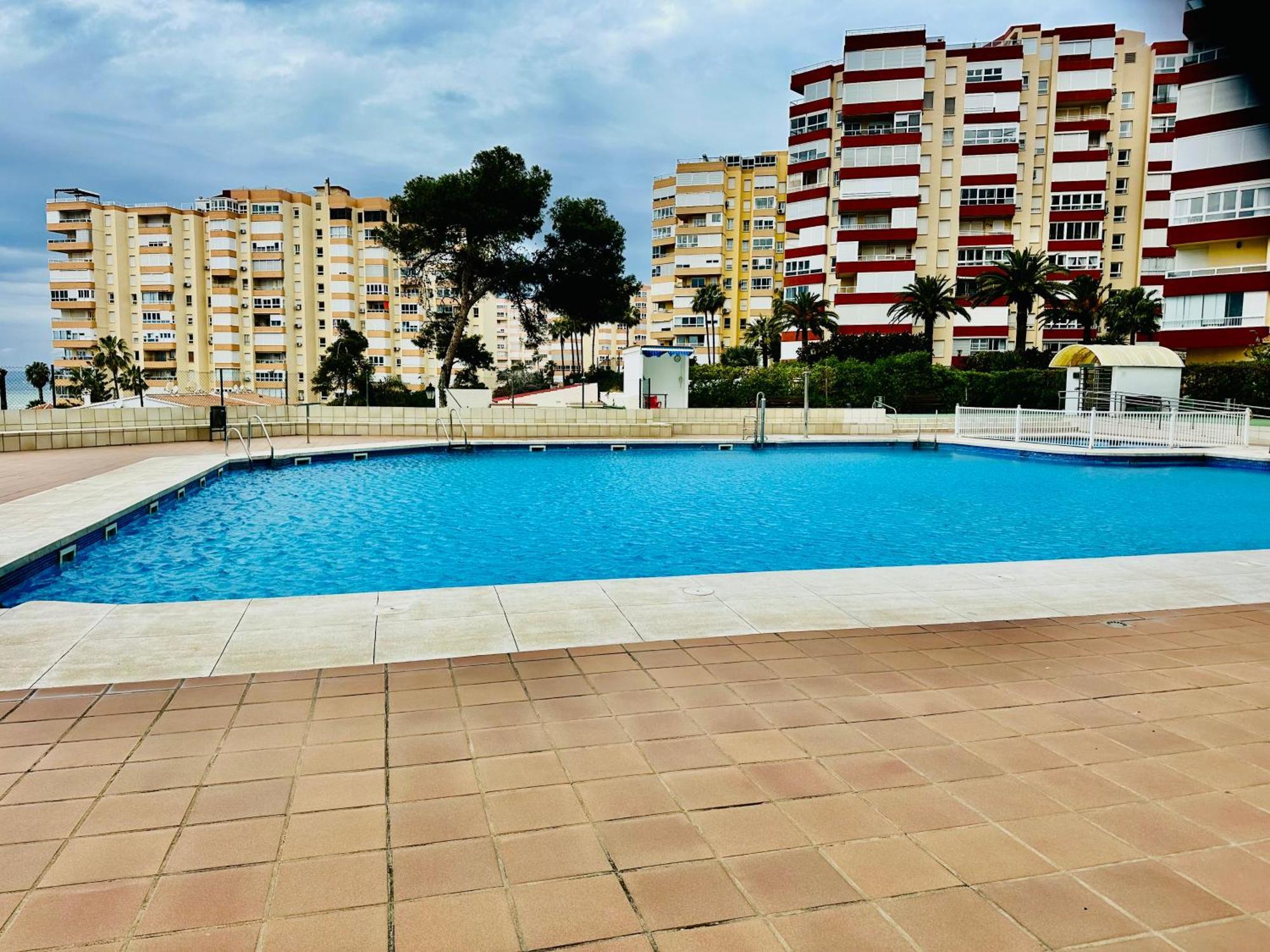 Modern Apartment Steps From The Beach تورّوكس كوستا المظهر الخارجي الصورة